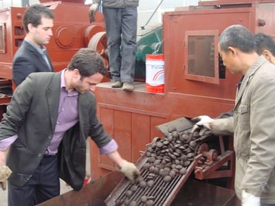 Франция: Станок для брикетирования под высоким давлением